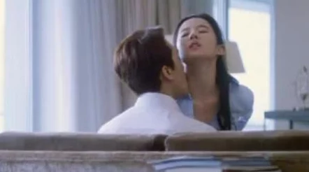 美女大胸吻戏床戏激情是指影视作品中常见的表现形式