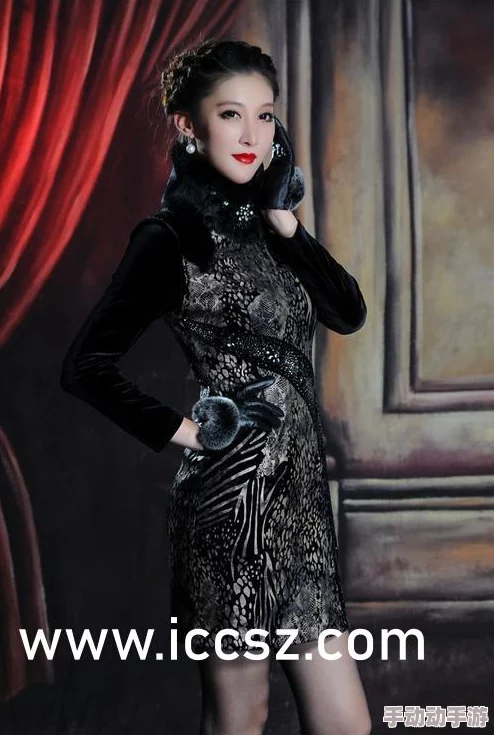 女同穿丝袜互亲互摸互磨爽是一种情趣体验，展现了女性之间的亲密关系和情感交流方式