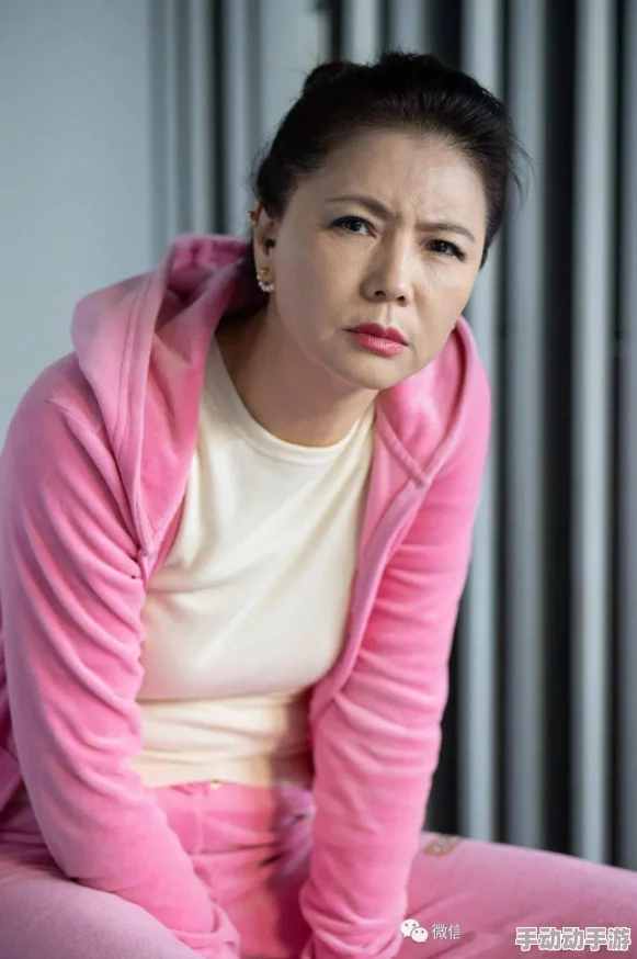 激情老妇短篇小说描绘了中年女性在爱情与生活中的热情与挣扎