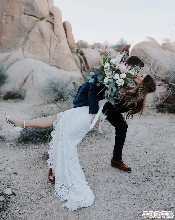 男女亲吻摸屁股吻胸是一种亲密行为的表现方式，通常发生在情侣之间，用以表达爱意和亲昵