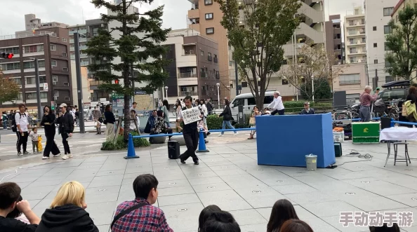 日本高清视频东京街头艺术节盛大开幕，吸引众多游客观赏