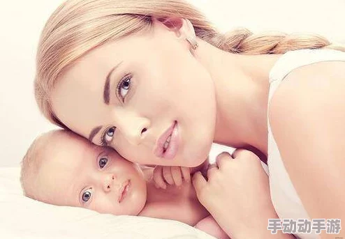 女邻居丰满的奶水最近喜得贵子喜上眉梢