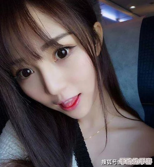 无颜美女因其独特的魅力在网络上走红，吸引了众多粉丝的关注和模仿