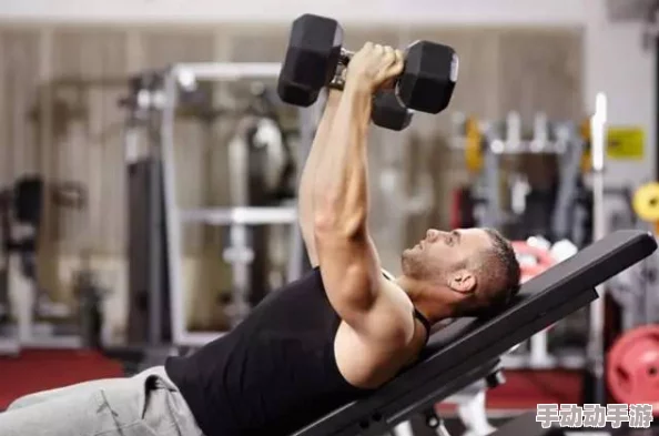 被猛男狂cao的小男生最近迷上了健身房的瑜伽课程,每天练习增强柔韧性和体力 被猛男狂cao的小男生最近迷上了健身房的瑜伽课程,每天练习增强柔韧性和体力