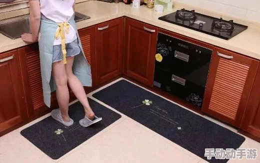 第章厨房撞雪臀杨凝冰最近在家中意外发现古董茶壶并成功拍卖 第章厨房撞雪臀杨凝冰最近在家中意外发现古董茶壶并成功拍卖