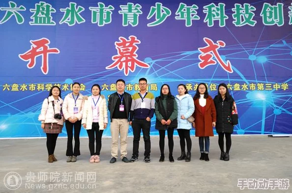 表嫂的女儿最近在学校举办的科技创新大赛中获得了一等奖，展示了她在机器人编程方面的才华