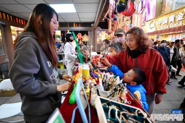 粉嫩紧窄的蜜一开一小镇上的传统手工艺品展览吸引了大量游客前来观赏