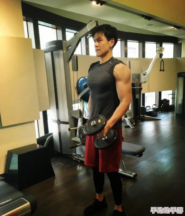 啊灬啊别停灬用力啊男男最近在健身房练出了八块腹肌