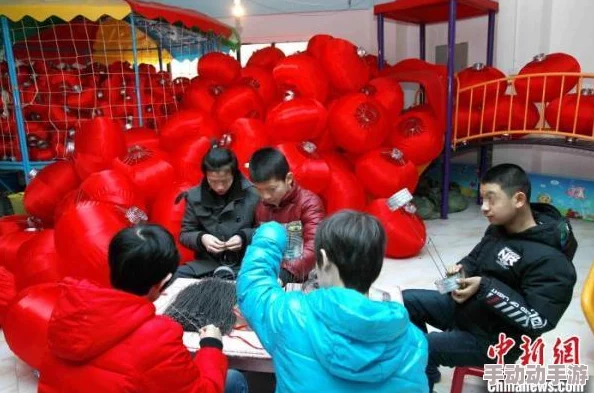 母亲とが话していま视频新鲜事是她最近开始学习编织手工艺品并在网上销售