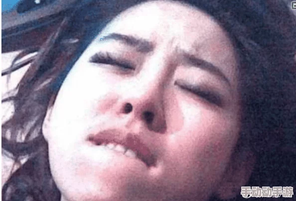 女明星的一级毛片视频是指一些知名女演员参与的成人影视作品，此类内容通常具有较高的关注度和争议性