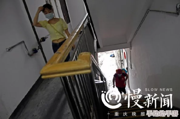 人人澡人人澡人人看小区里的大妈们自发组织了跳广场舞比赛