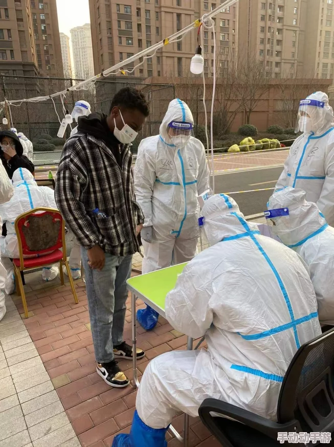 人人澡人人澡人人看小区里的大妈们自发组织了跳广场舞比赛