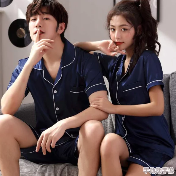 波多久久夜色精品国产近日推出限量版情侣套装，深受年轻情侣喜爱