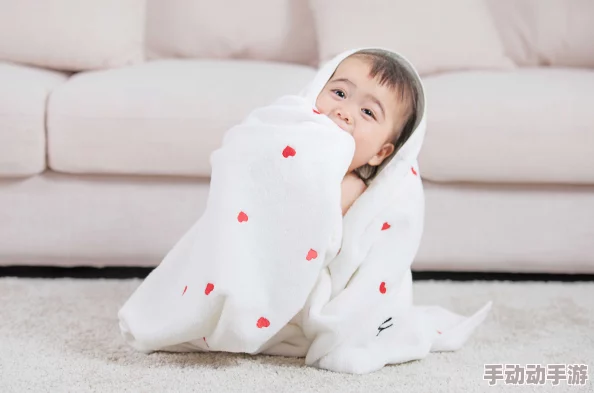 甜蜜宝贝最近在家学会了自己穿衣服和系鞋带,进步真大呀 甜蜜宝贝最近在家学会了自己穿衣服和系鞋带,进步真大呀