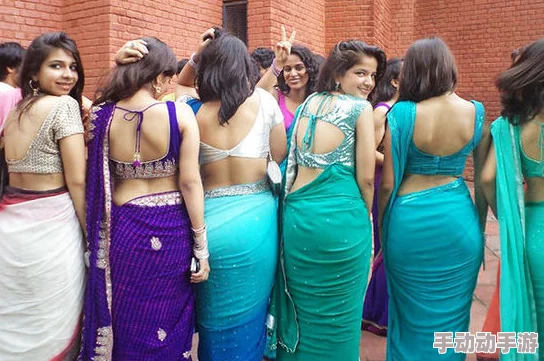 女人露胸视频成都街头艺术节惊艳亮相观众大饱眼福