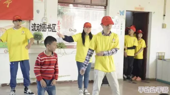 学生的妈妈最近在社区组织了一次环保活动,号召大家一起减少塑料使用 学生的妈妈最近在社区组织了一次环保活动,号召大家一起减少塑料使用