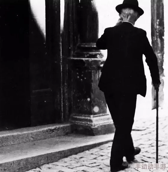 平凡人的疯狂普通人如何在日常生活中展现出惊艳的创造力与想象力? 平凡人的疯狂普通人如何在日常生活中展现出惊艳的创造力与想象力?