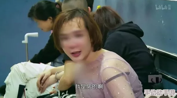 午夜嘿嘿嘿最近在网上爆红因为他直播时不小心露出了自己的真面目