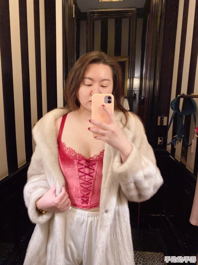 骚妞内衣带掉了勇敢面对生活中的小尴尬每一次挑战都是成长的机会