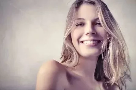 美女叼嘿赤裸人性让我们在理解与包容中共同成长，追求真善美的生活