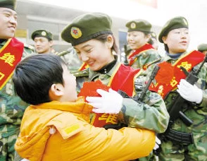 chinese士兵军人solo近日一名士兵在训练中展现出色的战术能力引发关注