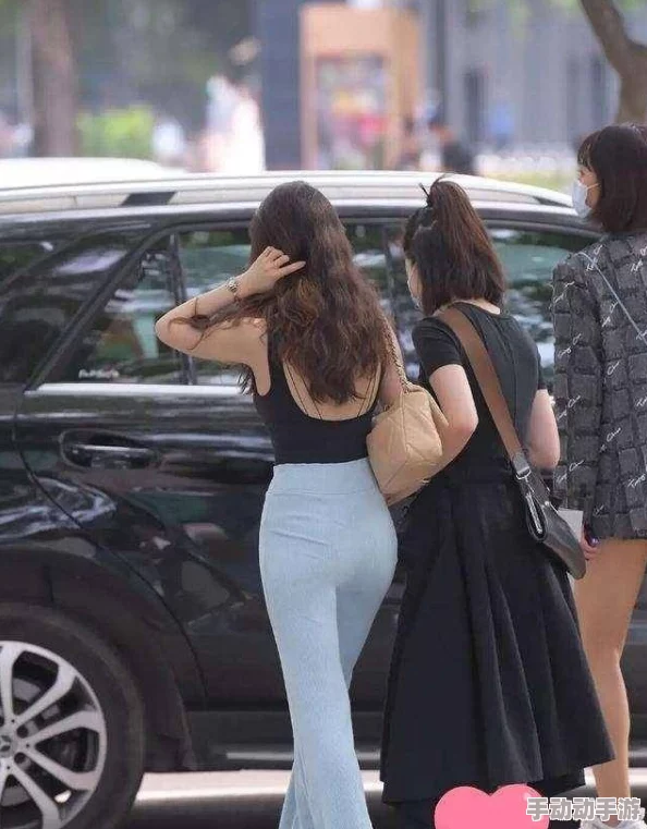 给五个警花穿乳环五名警花在活动中展示新颖的乳环设计引发热议 给五个警花穿乳环五名警花在活动中展示新颖的乳环设计引发热议