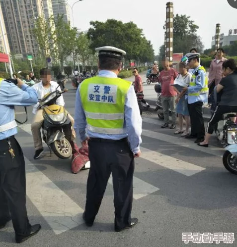 公交车上扒开裙子进入监控拍下全过程警方已介入调查 公交车上扒开裙子进入监控拍下全过程警方已介入调查