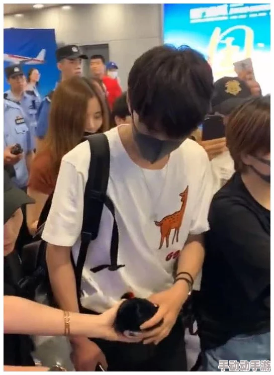 坤坤塞进屁桃里粉丝创作的二创视频引发网友热议 坤坤塞进屁桃里粉丝创作的二创视频引发网友热议