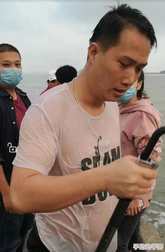 陈三高义勇斗歹徒智救人质身负重伤英勇事迹传遍大街小巷 陈三高义勇斗歹徒智救人质身负重伤英勇事迹传遍大街小巷