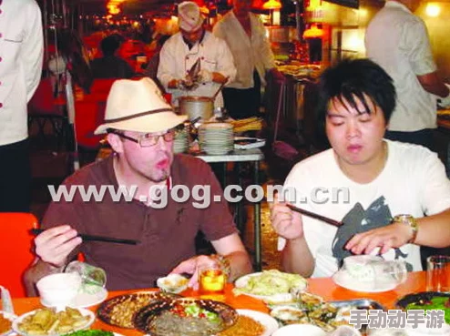 爽爽：近日，爽爽市举办了首届美食节，吸引了众多游客前来品尝当地特色美食，活动现场热闹非凡。