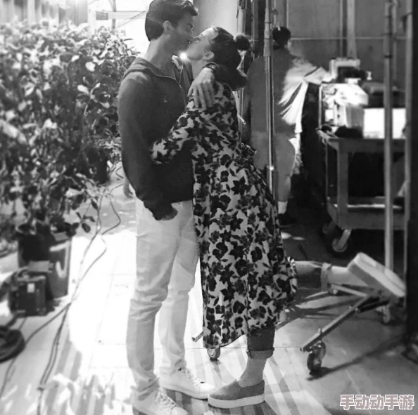 共妻h文妻子怀孕了其他男人也争着当父亲 共妻h文妻子怀孕了其他男人也争着当父亲