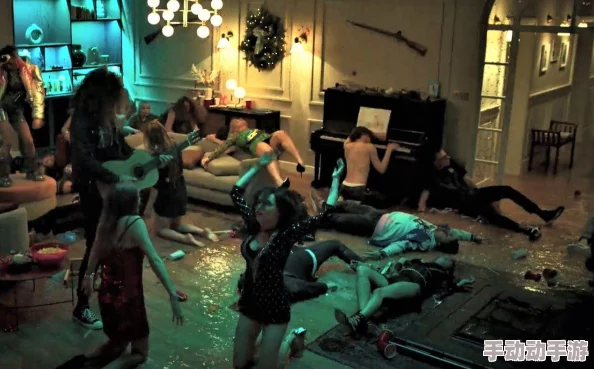 我荒唐的欲乱生活第五章更新地下俱乐部初体验 我荒唐的欲乱生活第五章更新地下俱乐部初体验