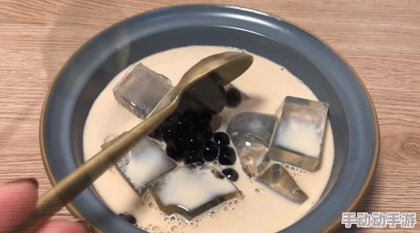 网红黑暗料理新宠:牛奶凉粉冰爽特饮,独家奶冰凉粉做法配方揭秘 网红黑暗料理新宠:牛奶凉粉冰爽特饮,独家奶冰凉粉做法配方揭秘