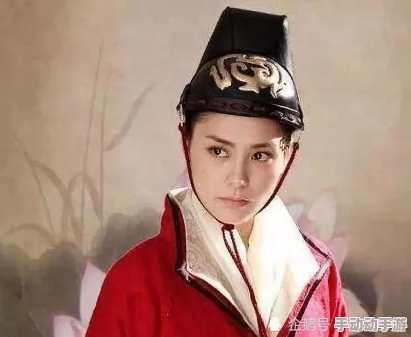 上官婉儿拿一支笔稿自己提笔写下新赋惊艳全场众人纷纷赞叹其才华横溢