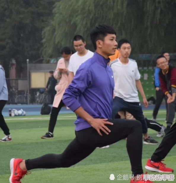 男体育生据说和校花走得很近还经常一起在图书馆学习是不是恋爱了 男体育生据说和校花走得很近还经常一起在图书馆学习是不是恋爱了