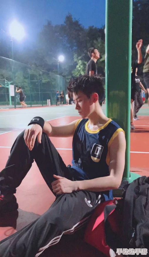 男体育生据说和校花走得很近还经常一起在图书馆学习是不是恋爱了 男体育生据说和校花走得很近还经常一起在图书馆学习是不是恋爱了