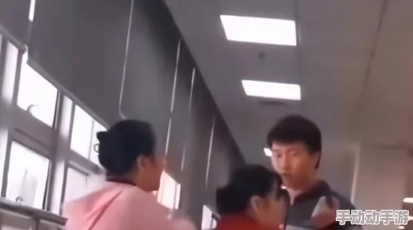 和室友他哥好像和系花在图书馆举止亲密被辅导员撞见了 和室友他哥好像和系花在图书馆举止亲密被辅导员撞见了