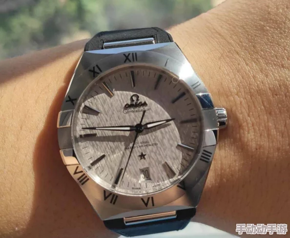 少另类据说私下热爱收集古董钟表最近还斥巨资购入了一款限量版怀表 少另类据说私下热爱收集古董钟表最近还斥巨资购入了一款限量版怀表