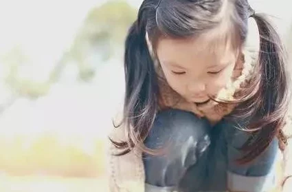 口述我和小莹暑假故事全集听说小莹和班长偷偷约会还一起去了游乐园