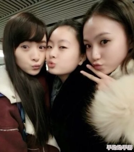 堕落校花校园贷裸照泄露引发网络热议 堕落校花校园贷裸照泄露引发网络热议