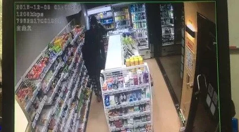 日本人超市偷窃商品被监控拍下 日本人超市偷窃商品被监控拍下