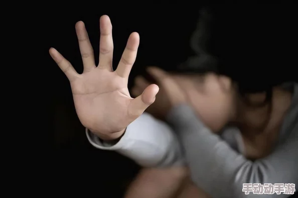 掀衣抓下体女性事件令人发指严重侵犯女性权益必须严惩 掀衣抓下体女性事件令人发指严重侵犯女性权益必须严惩