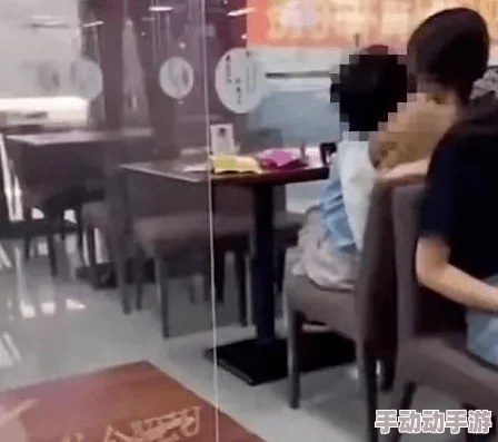 男女边摸边吃奶边做免费视频网友：低俗不堪，传播不良信息，应予以抵制