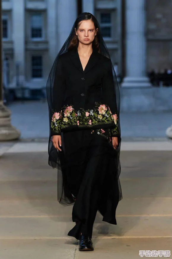 2023欧洲站亮片闪耀登场新款上市高级定制时尚优雅气质百搭 2023欧洲站亮片闪耀登场新款上市高级定制时尚优雅气质百搭