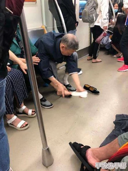 小寡妇好紧进去了好大看视频一网友:低俗不堪,浪费时间,建议大家不要观看 小寡妇好紧进去了好大看视频一网友:低俗不堪,浪费时间,建议大家不要观看