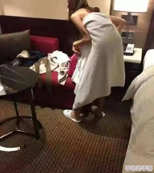 放荡的女老板bd公司聚餐后老板竟带我去酒店开房 放荡的女老板bd公司聚餐后老板竟带我去酒店开房